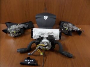 Αερόσακοι (airbag με ταμπλό / αερόσακος οδηγού και συνοδηγού / ροζέτα) Χωρίς Ζώνες Lancia Y 2006-2011