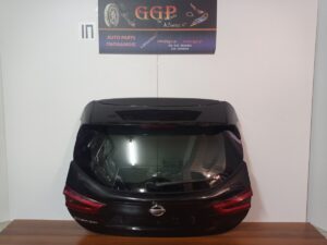 Πίσω Πόρτα (Τζαμόπορτα) Μαύρη Nissan Qashqai 2013-2021 με Εσωτερικό Φανάρι Π.ΑΡ/ΔΕΞΙ 2017-2021 / Ο3Γ